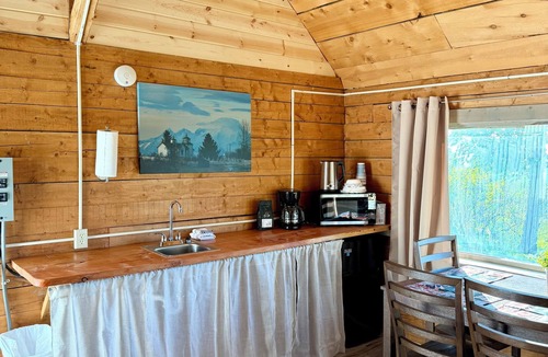 Ninilchik Cabin | Brown Bear Cabin on the Cook Inlet. Basecamp for all your Alaskan adventures!
