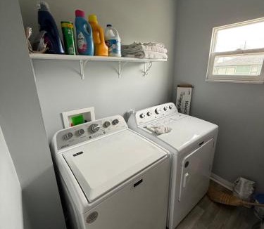 Buckeye Lake House | Buckeye Lake 3 bedroom, sleeps 6, lg bath, kitchen