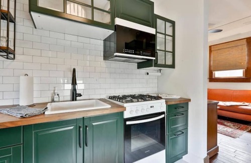 Cabbagetown Apartment | CABBAGETOWN STUDIO B