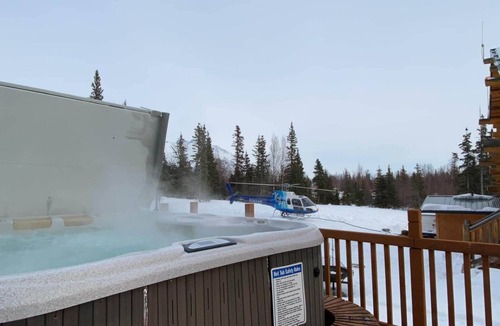 Palmer Bed & Breakfast | Caribou Suite @ Alaska Knotty Pine B&B -Luxury Soaker Tub, Shower, Pullout Couch