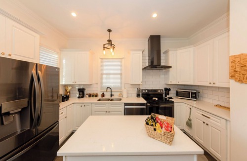 Victorian Village House | Central location! Short North, OSU. 4 Bedrooms. TVs in every room.