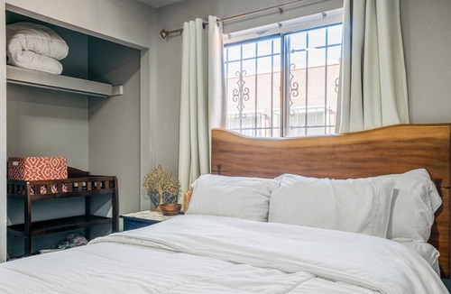 Uptown Condo | CENTRALLY LOCATED! Freshly renovated Luxe Stay w JettedTub by Uptown
