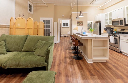 Albany Apartment | Charming 1BR Albany retreat w/parking & full kitchen, near MVP Arena, Washington Park & dining