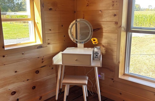 Amsterdam Cabin | Charming 2-bedroom cabin minutes from Sacandaga Lake and Saratoga Springs
