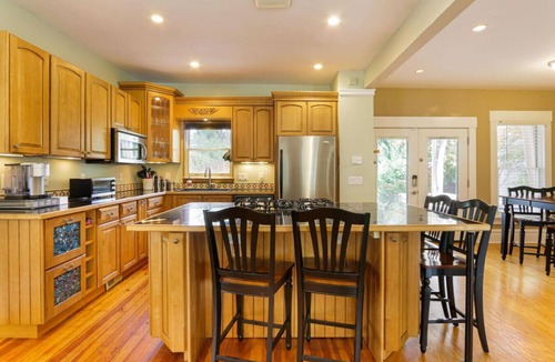Weinland Park House | Charming 3BR w/Hot Tub + Garden | Near OSU + More