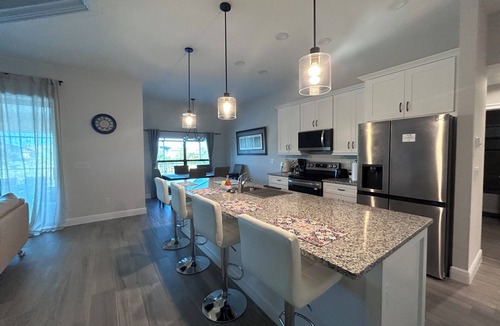 Mariner House | Charming 4-bedroom house with fishing deck in lovely Cape Coral