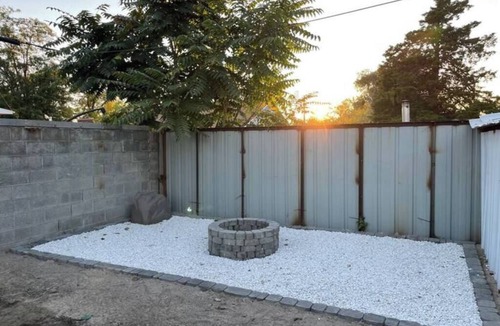 Sandy House | Charming 4 Bedroom House In The Heart of Sandy!