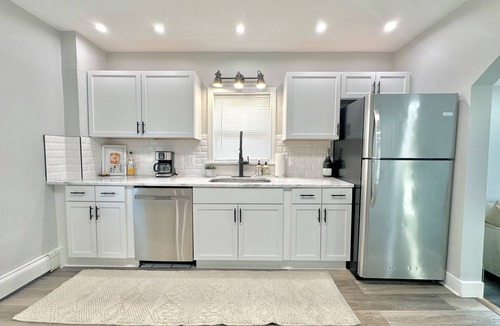Marlborough House | Charming 4-bedroom house in delightful Marlborough with AC, WiFi