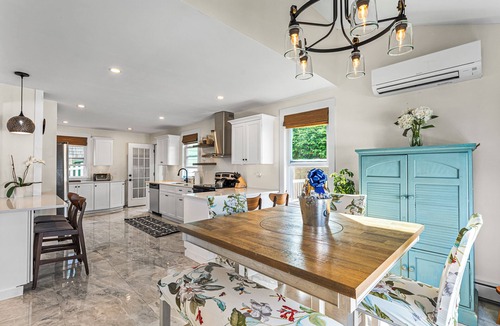 Warwick House | Charming 5-bedroom Beach House 15 minutes from Providence, RI