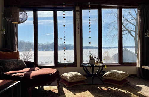 Mill Creek Cottage | CHARMING & ECLECTIC LAKEFRONT COTTAGE- Kayak.Grill.Fish.Bonfire.Bike #Lakelife