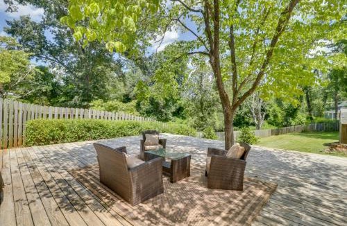 Fry's Spring House | Charming Retreat in Charlottesville w/Deck!