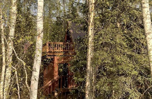Big Lake Cabin | Charming Rustic Cabin Retreat with Lake Views & Private Deck Near Big Lake Adventures in Wasilla, Alaska