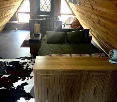 Big Lake House | Charming Rustic Cabin Retreat with Lake Views & Private Deck Near Big Lake Adventures in Wasilla, Alaska
