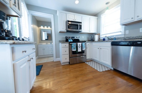 Hyannis House | Charming 'Waterfront District 'Home in the Heart of Hyannisport.