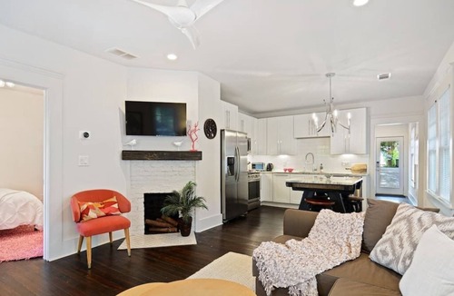 Cabbagetown House | Chic Bungalow & Tiny Home in Hip ATL Neighborhood