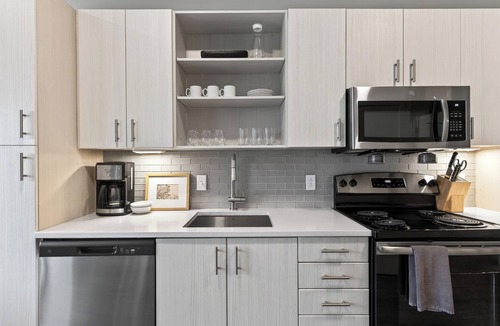 Hillsboro West End House | Chic Studio + Shared Terrace | Heart of Hillsboro Village | The Belcourt