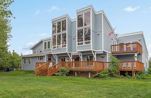 Huffman - O' Malley Apartment | Chugach Mountain View Fox Den Suite