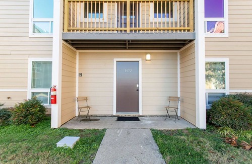 North Capitol Condo | City Condo with Outdoor Pool Near Broadway