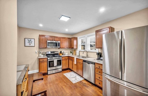 South Euclid House | Classic Tudor Getaway |Fireplace|Parking|Workspace