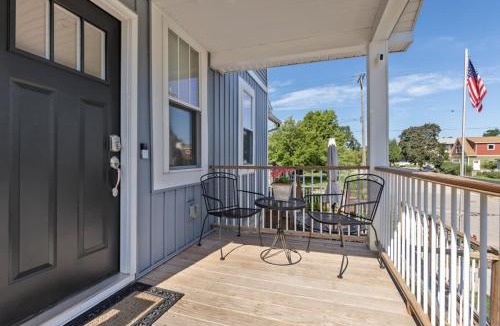 Grand Haven Apartment | Clinton Ave Retreat