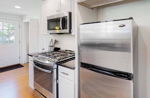 West Harwich House | Coastal cottage close to beaches and town - private yard, W/D, & new renovations