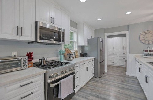 Buckeye Lake House | Colonial on Crane: (WHOLE HOME) Hot tub, pet friendly, and boat dock included