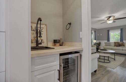 Buckeye Lake House | Colonial on Crane: (WHOLE HOME) Hot tub, pet friendly, and boat dock included
