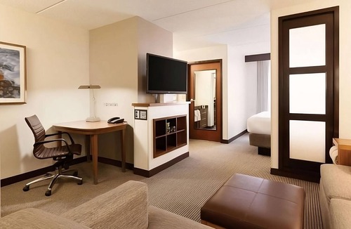 Gwinnett Place Hotel | Comfort and Convenience! 2 Great Units! Near Pirate’s Cove Adventure Golf!