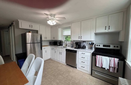 Foxboro House | Comfortable 4 Bed Home close to Gillette