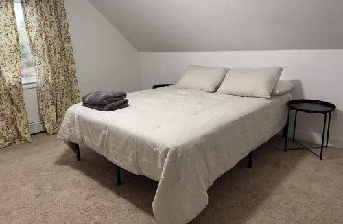 Foxboro House | Comfortable 4 Bed Home close to Gillette