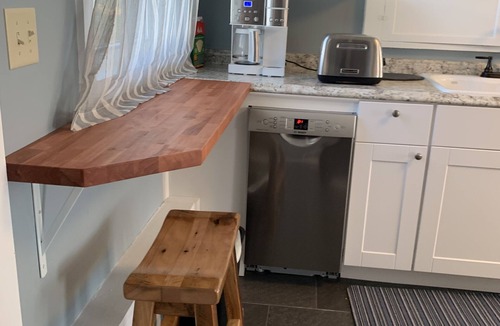 Poultney Cottage | Comfy Cottage with Private Hot Tub in Historic East Poultney