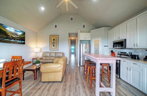 Flour Bluff House | Community Pool + Dock | Fishing + Kayaking | Bayfront Escape | Sea Trout