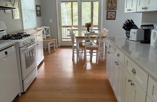 Tisbury House | Contemporary Pet-Friendly Year-round Retreat. In the Woods, Walk to Town.