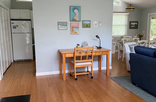 Tisbury House | Contemporary Pet-Friendly Year-round Retreat. In the Woods, Walk to Town.