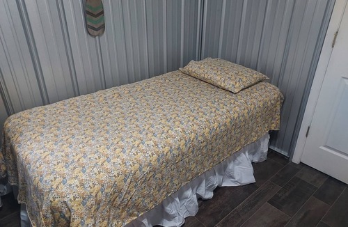 Paris Cabin | Convient spacious Lodging /perfect for large groups and familiy event's
