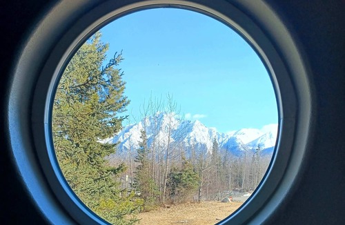 Gateway Apartment | Copper Birch Studio - Basecamp to Adventure