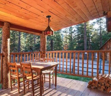 Los Ojos Cabin | Corkins Lodge