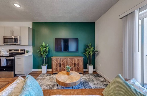 Draper Apartment | Cozy 1bd Apt w/Hot Tub & Gym Access