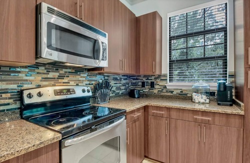 Cumberland Condo | Cozy 2-bedroom condo in serene Atlanta with AC and fitness room