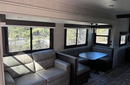 McKinley Park House | Cozy 30 Foot Travel Trailer Minutes from Denali Park Entrance with AC