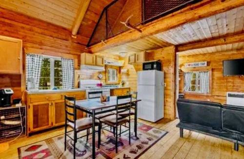 Meadow Lakes Cabin | Cozy cabin in the pines, for a cozy getaway