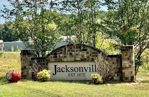Jacksonville Cottage | Cozy cottage in peaceful, rural setting, 15min away from public beach on lake