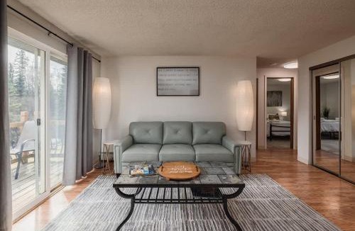 Taku - Campbell Apartment | Cozy Creekside Retreat -2BR Near Airport