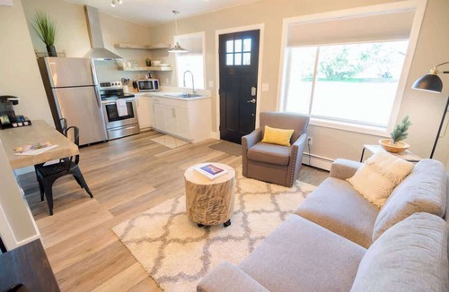 Palmer Bed & Breakfast | Cozy Downtown Palmer Stay Walk to Coffee & Eats