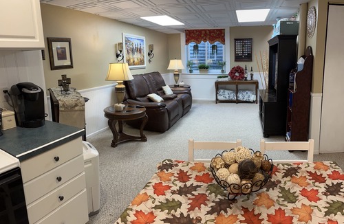 Ballston Spa Apartment | Cozy In-law apt, minutes to SPAC and Saratoga Springs, Pet-Friendly. Hot Tub!
