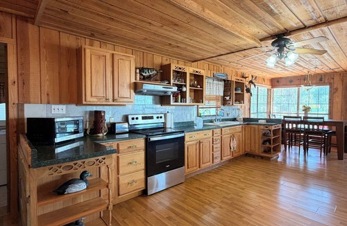 Pointblank Cabin | Cozy Lakefront Getaway On Lake Livingston.