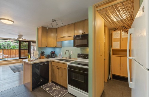 Honokowai Condo | Cozy Maui Studio with Stunning Mountain Views