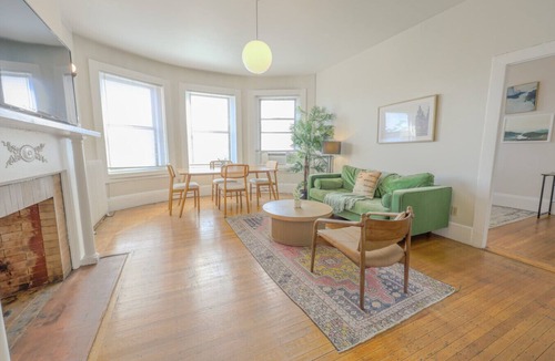 Fenway–Kenmore Apartment | Cozy & Modern 1 BDR | Fenway within minutes!