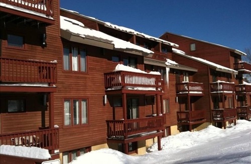 Carrabassett Valley Apartment | Cozy~ON LIFT~Studio~Sugarloaf Views~Walk to it All!