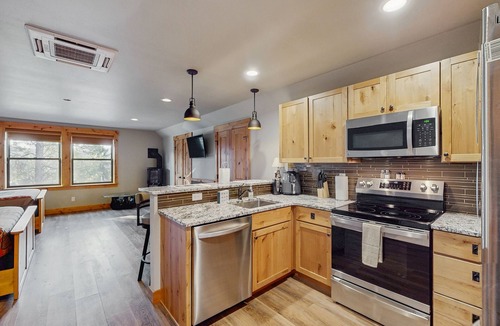 Ronald Apartment | Cozy studio w/fully stocked kitchen, wifi & great location